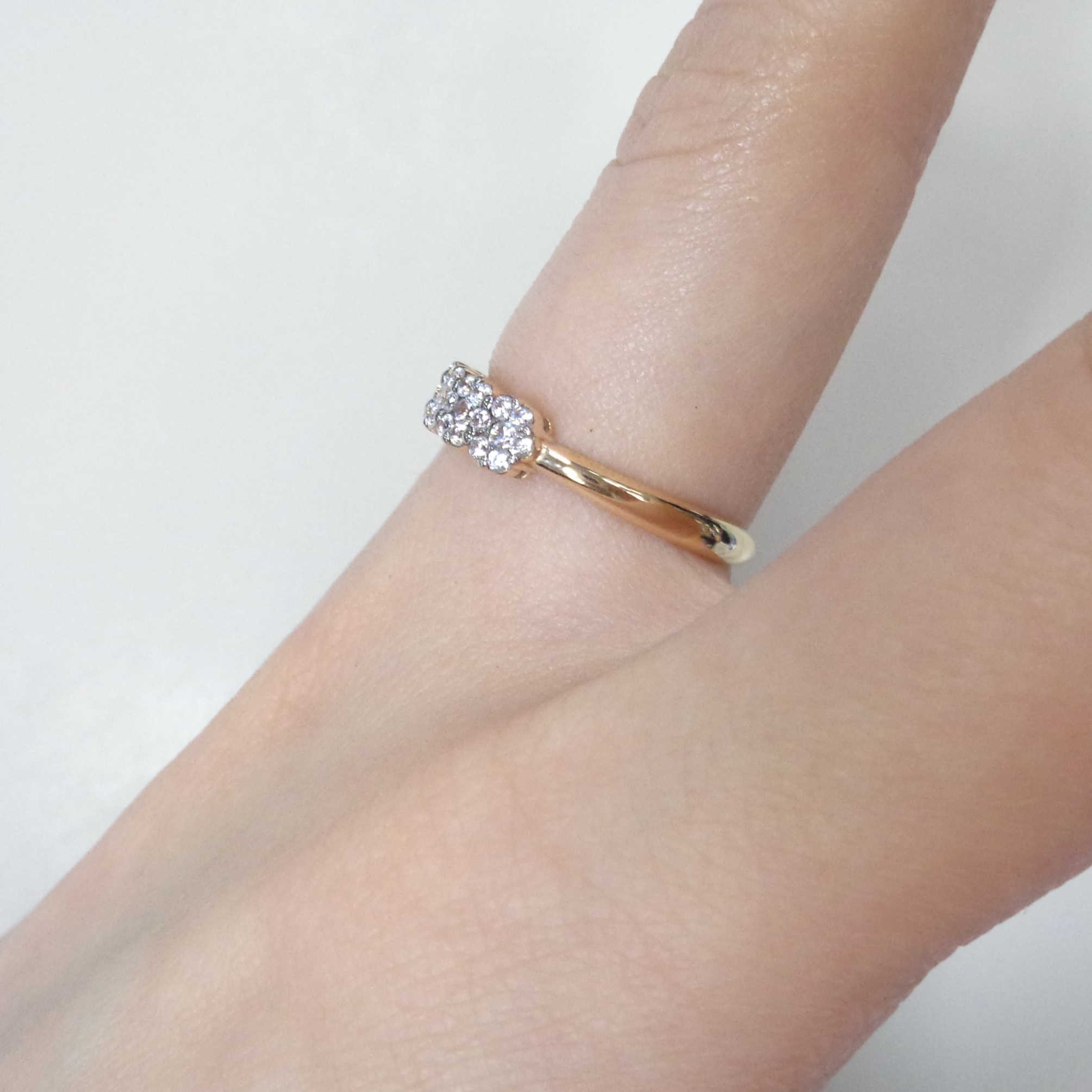 Золотое кольцо 585 пробы; родий; вставки 31 Фианит бесцв.;